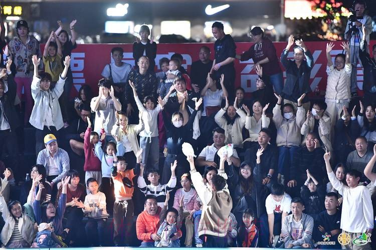 “谁是球王”华南大区赛落幕 广东三组包揽冠军 “谁是球王”华南大区赛落幕 广东三组包揽冠军